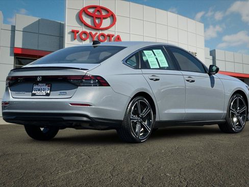 Used 2025 Honda Accord Sport image 3