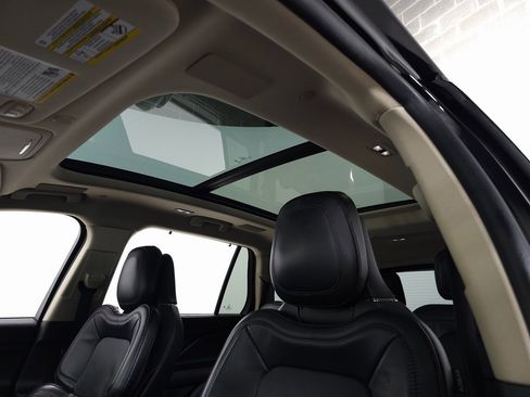 Used 2020 Lincoln Aviator Reserve w/ Equipment Group 202A image 17