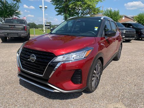 Used 2021 Nissan Kicks SV FWD image 4