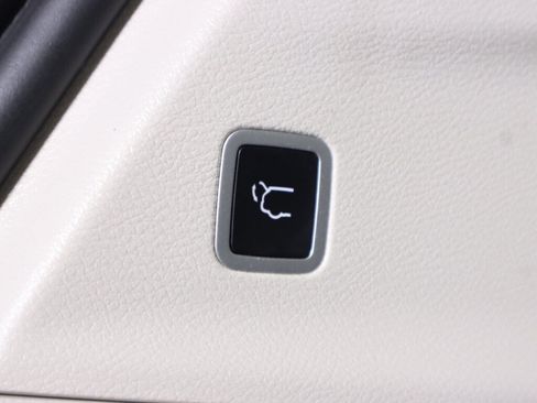 Used 2024 Chrysler Pacifica Touring-L FWD image 38