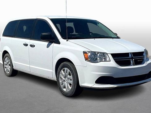 Used 2019 Dodge Grand Caravan SE image 3