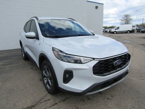 Used 2025 Ford Escape ST-Line Select AWD/4WD image 8
