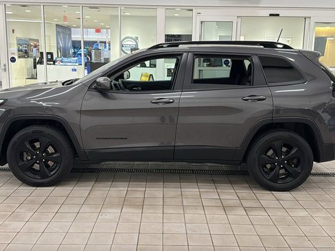 Used 2017 Jeep Cherokee Limited image 8
