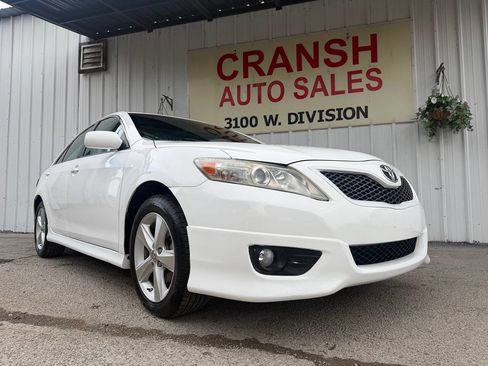 Used 2010 Toyota Camry SE FWD image 1