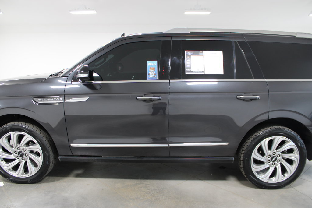 Used 2024 Lincoln Navigator Premiere AWD/4WD image 6