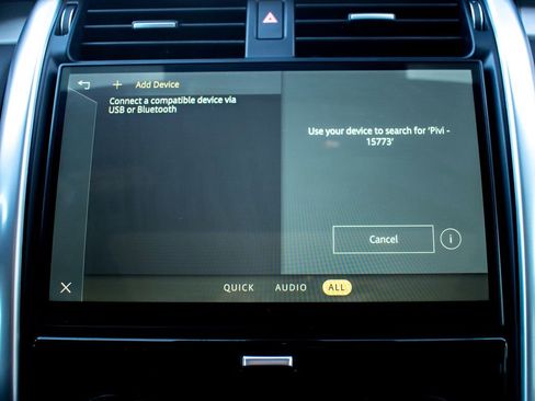 Used 2025 Land Rover Discovery Dynamic SE image 31