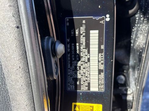 Used 2018 Toyota Highlander XLE image 16