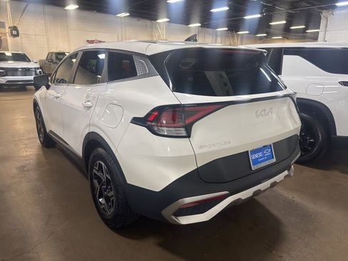 Used 2023 Kia Sportage LX image 2