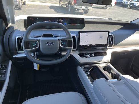 New 2025 Ford Expedition Active image 16