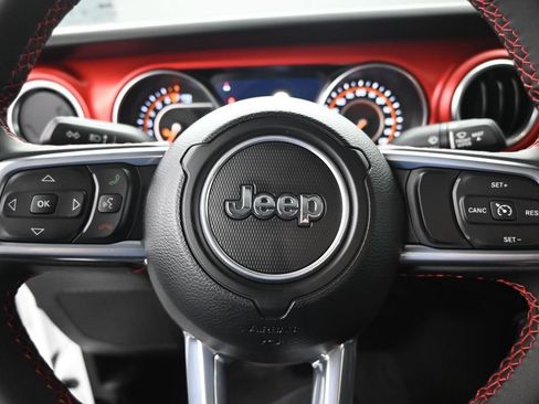 Used 2023 Jeep Gladiator Rubicon AWD/4WD image 10