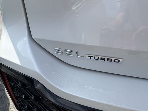 New 2026 Volkswagen Tiguan SEL R-Line AWD/4WD image 9