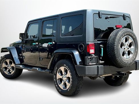 Used 2018 Jeep Wrangler Unlimited Sahara image 4