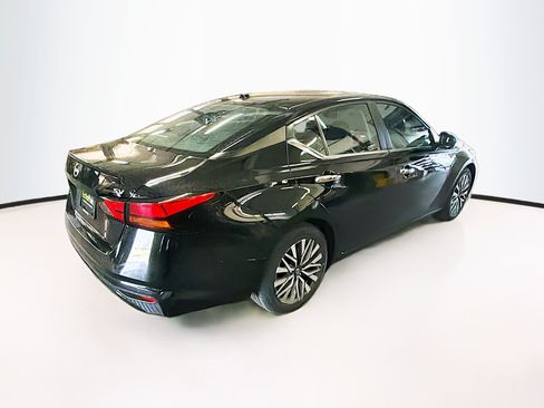 Used 2023 Nissan Altima 2.5 SV FWD image 9