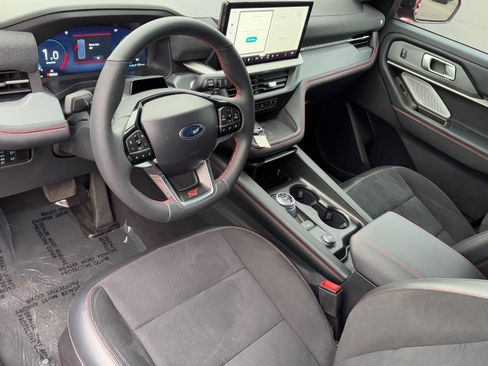 Used 2025 Ford Explorer ST image 18