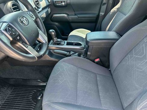 Used 2018 Toyota Tacoma TRD Off-Road RWD image 13
