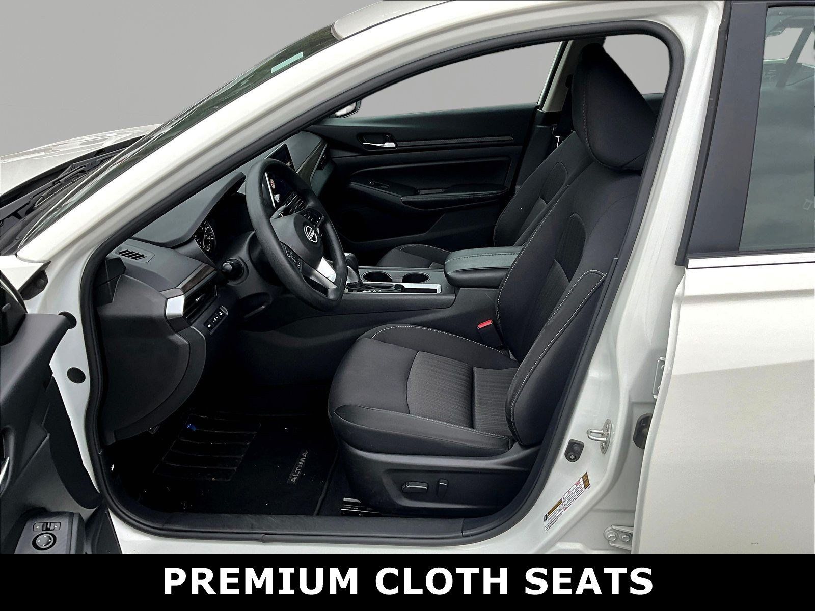 Used 2025 Nissan Altima 2.5 SV FWD image 2