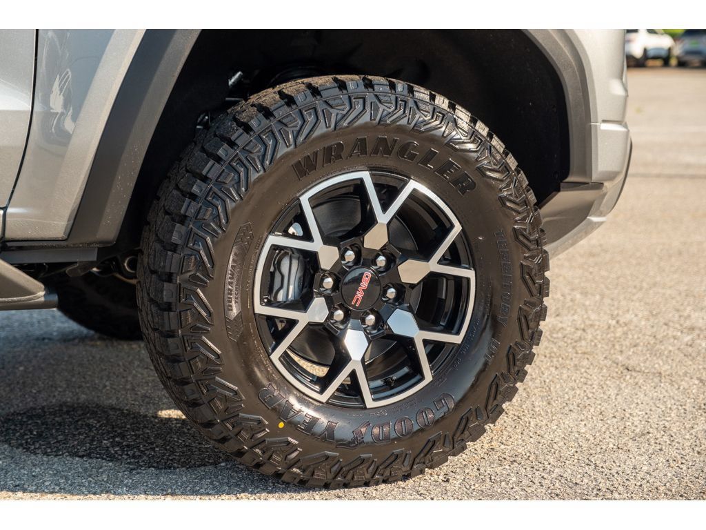 New 2026 GMC Canyon AT4X w/ LPO, Black Badging Package AWD/4WD image 10