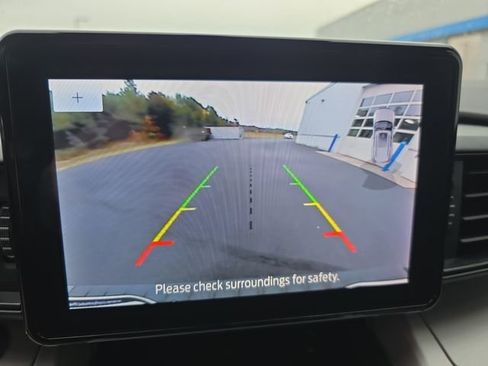 Used 2024 Ford Explorer XLT image 19