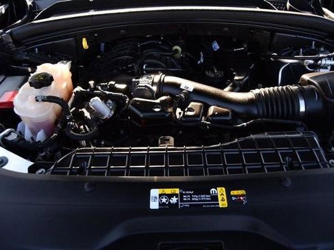 Used 2024 Jeep Grand Cherokee L Laredo image 28