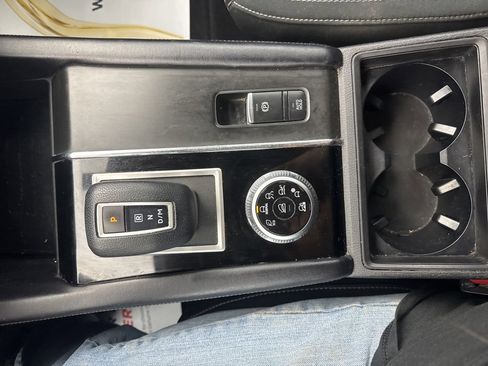 Used 2022 Mitsubishi Outlander ES image 25