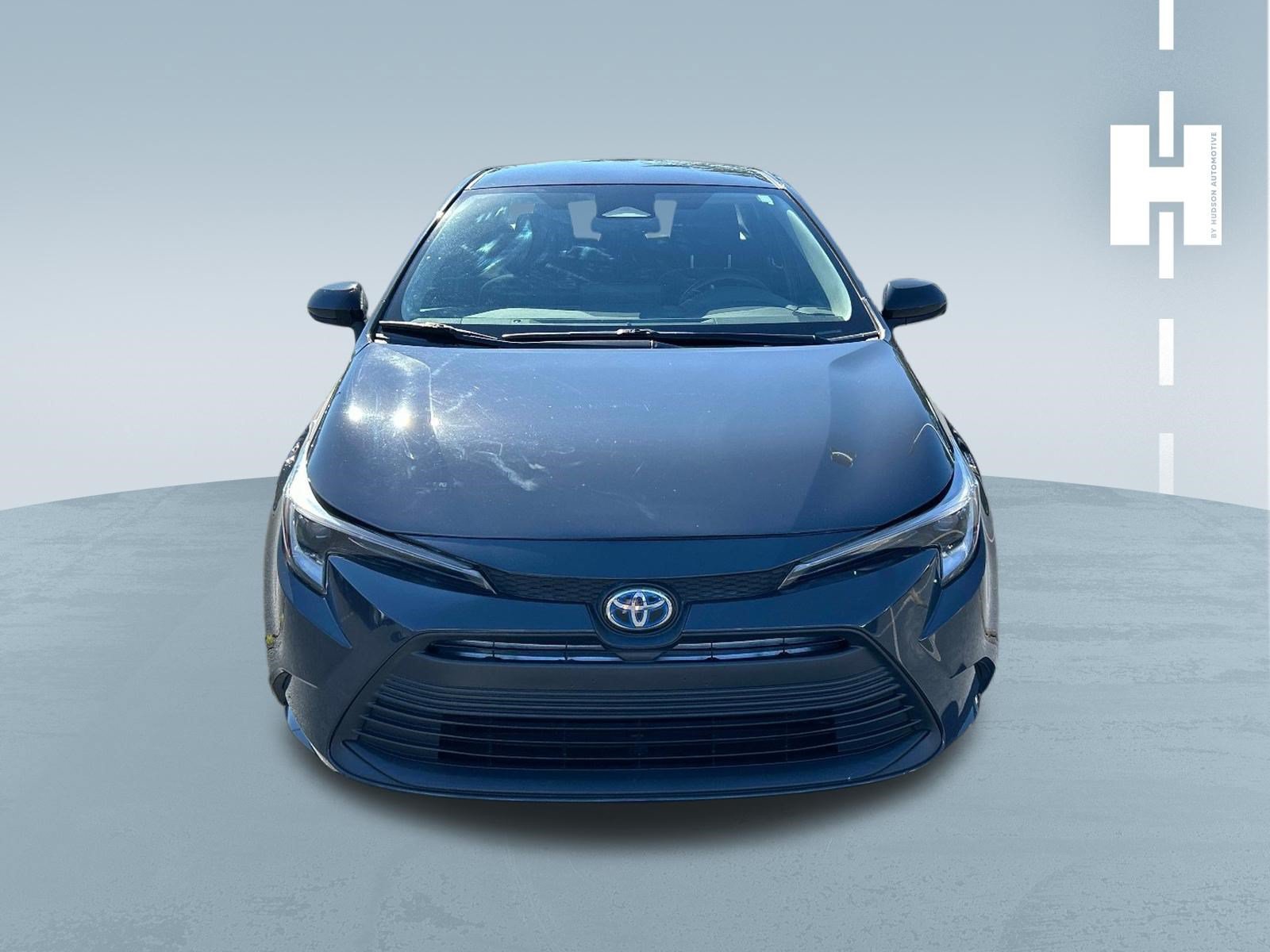 Used 2023 Toyota Corolla LE FWD image 2