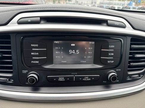 Used 2017 Kia Sorento AWD image 12