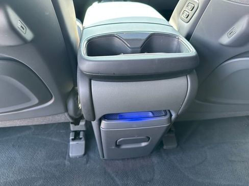 Used 2024 Kia EV9 Land image 19