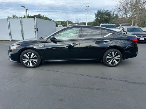 Used 2019 Nissan Altima 2.5 SV image 2