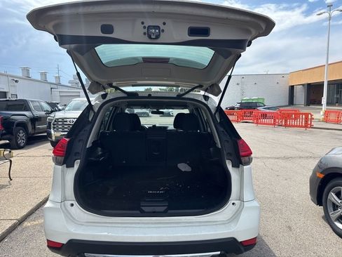 Used 2017 Nissan Rogue S AWD/4WD image 6