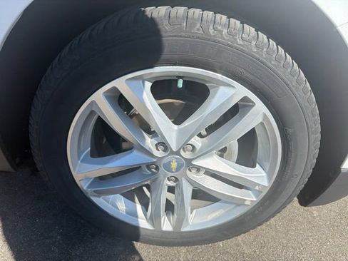 Used 2019 Chevrolet Equinox Premier FWD image 4