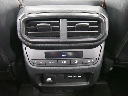 Used 2024 Honda Pilot TrailSport image 18