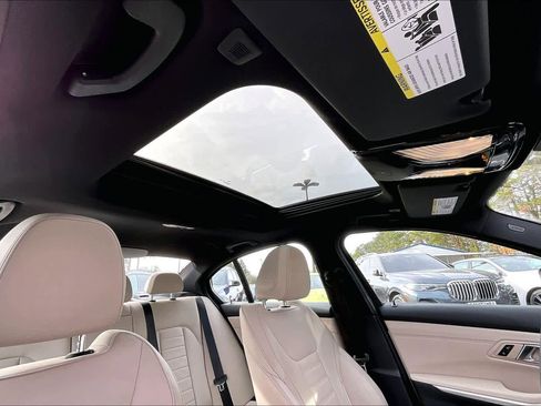 Used 2025 BMW 330i Sedan w/ Premium Package image 12