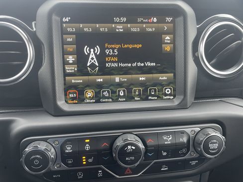 Used 2023 Jeep Wrangler Unlimited Sahara image 21