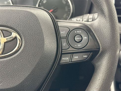 Used 2020 Toyota RAV4 XLE w/ Convenience Package FWD image 17