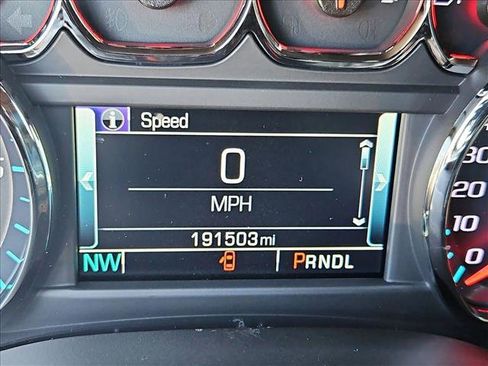 Used 2018 Chevrolet Suburban LT w/ LT Signature Package image 11