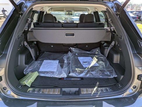 New 2026 Mitsubishi Outlander SE image 13