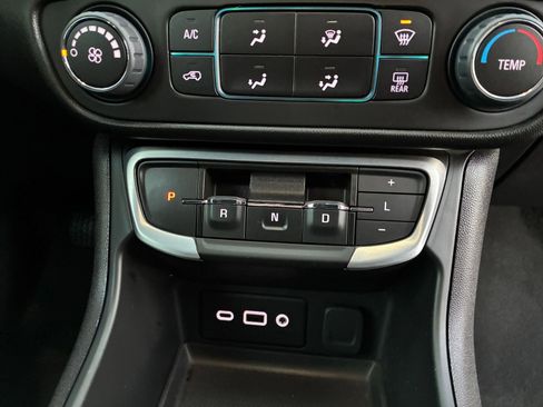 Used 2024 GMC Terrain SLE image 40