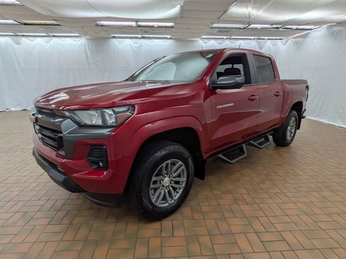 Used 2024 Chevrolet Colorado LT w/ LT Convenience Package II AWD/4WD image 3