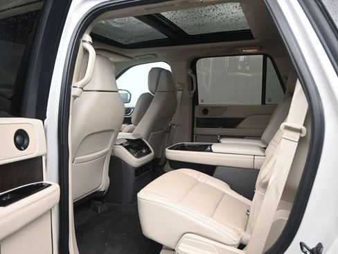 Used 2019 Lincoln Navigator Reserve AWD/4WD image 24
