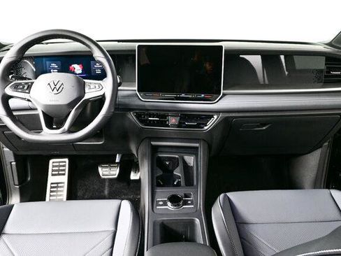 New 2026 Volkswagen Tiguan SE R-Line FWD image 18