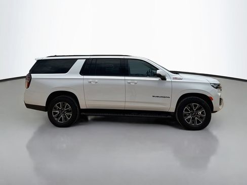 Used 2023 Chevrolet Suburban Z71 w/ Luxury Package AWD/4WD image 8