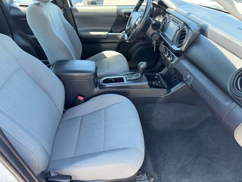 Used 2017 Toyota Tacoma SR RWD image 14