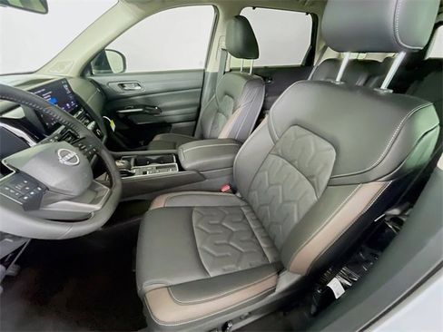 New 2026 Nissan Pathfinder Platinum image 13