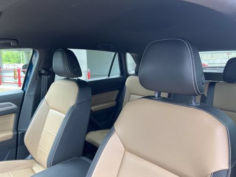 Used 2022 Volkswagen Atlas Cross Sport SE FWD image 8