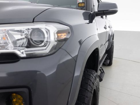 Used 2021 Toyota Tacoma TRD Sport image 12