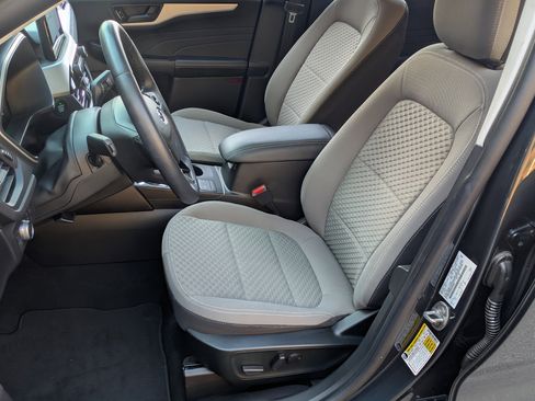 Used 2022 Ford Escape SE w/ SE Sport Appearance Package image 16