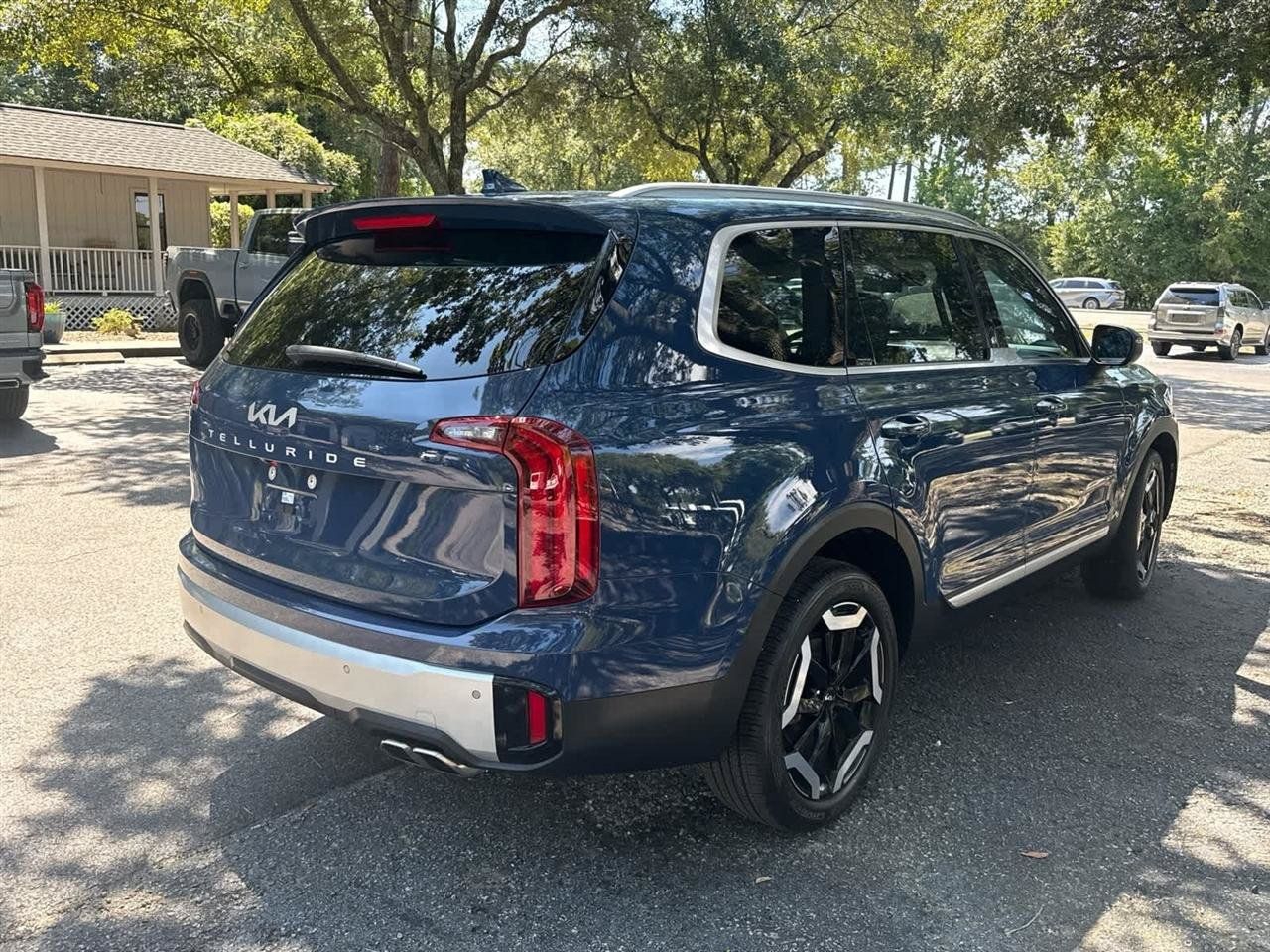 Used 2024 Kia Telluride S w/ S Sunroof Package FWD image 5