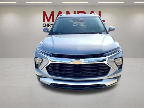 Used 2025 Chevrolet TrailBlazer LT FWD image 2