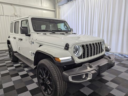 Used 2025 Jeep Wrangler Unlimited Sahara image 4