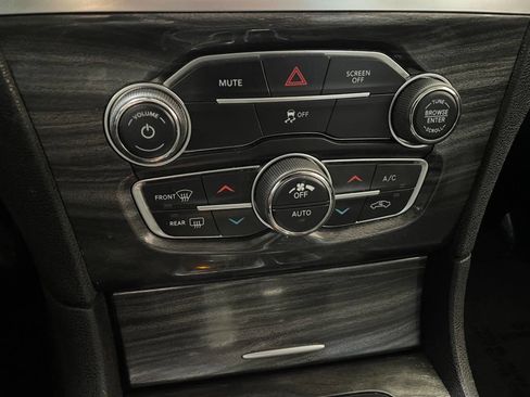 Used 2018 Chrysler 300 Touring image 32